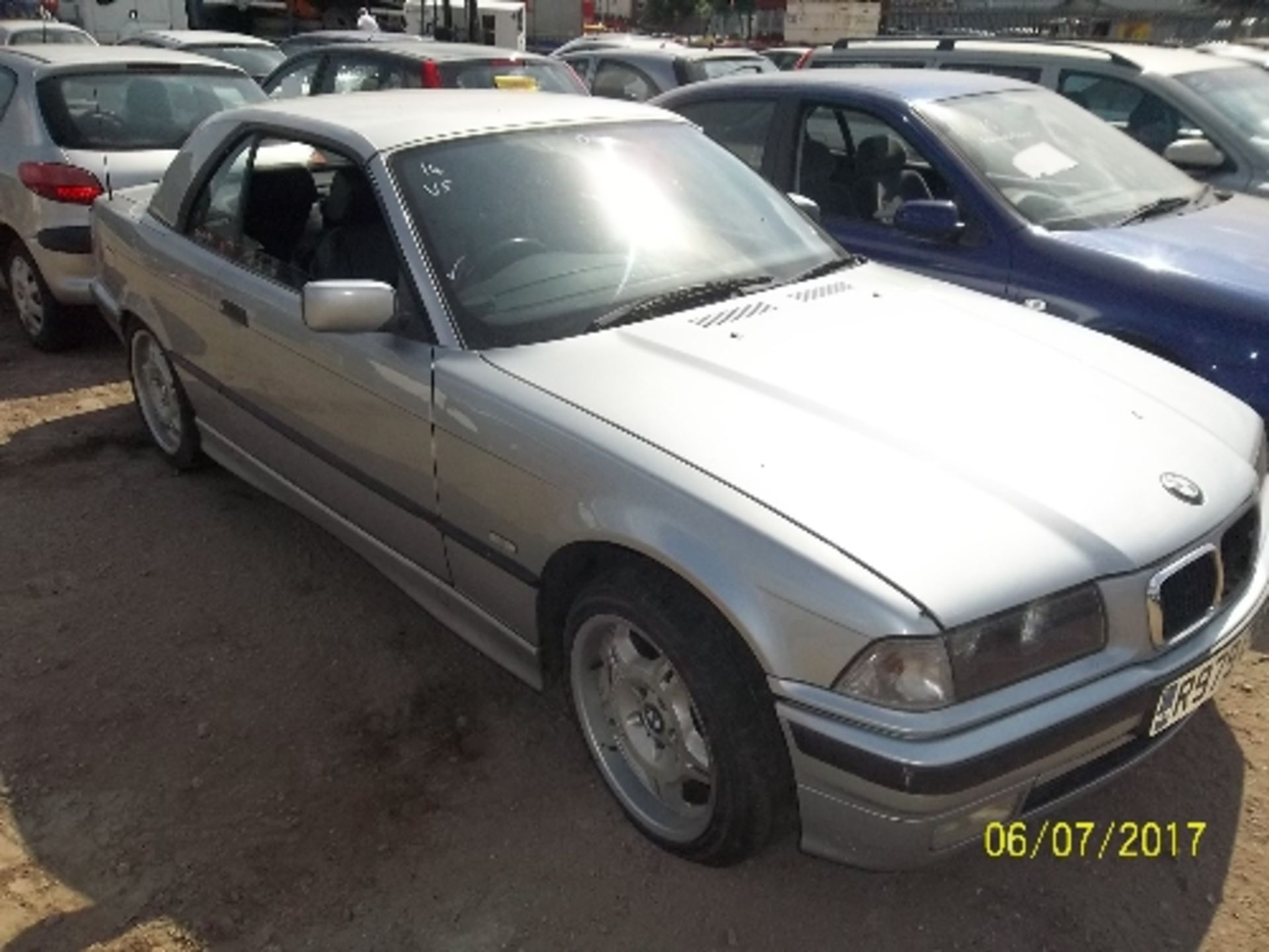 BMW 318 I Convertible - R979 ENS Date of registration: 26.08.1997 1796cc, petrol, manual, silver - Image 2 of 4