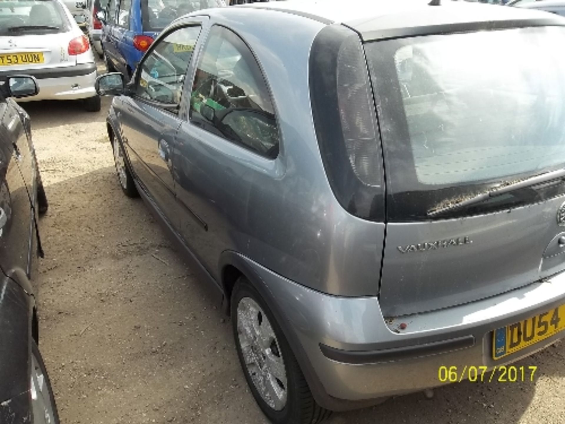 Vauxhall Corsa SXI CDTI - DU54 WTY Date of registration: 10.09.2004 1248cc, diesel, manual, silver - Image 4 of 4