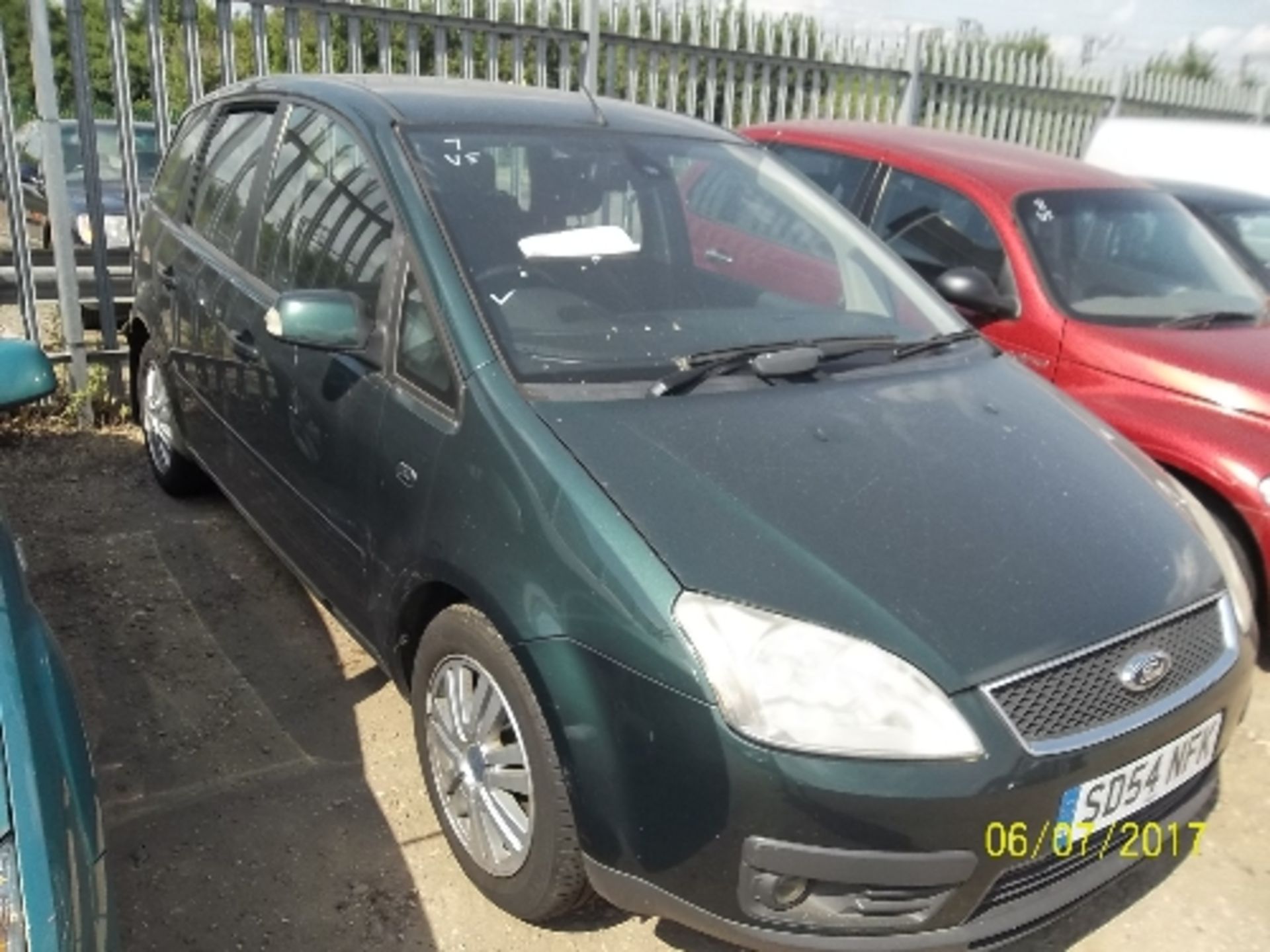 Ford Focus C-Max Ghia MPV - SD4 NFK Date of registration: 30.09.2004 1997cc, diesel, manual, green - Image 2 of 4