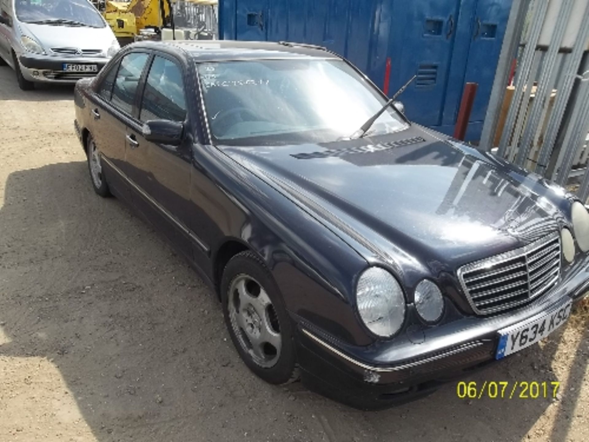 Mercedes - Y634 KSC Date of registration: 24.07.2001 3226cc, diesel, blue Odometer reading at last - Image 2 of 4