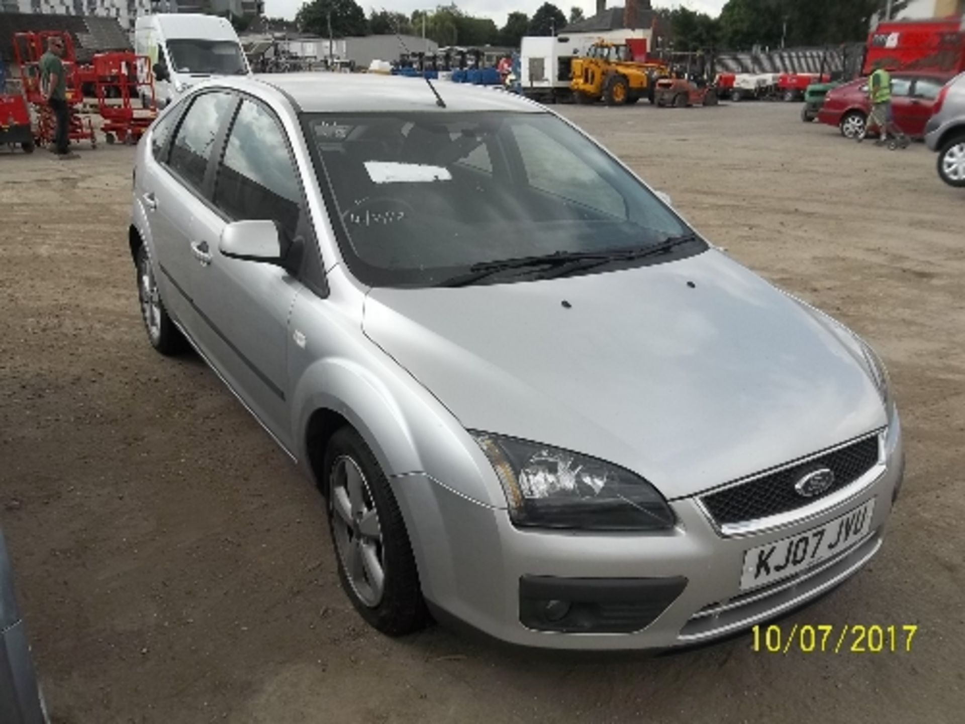 Ford Focus Zetec Climate - KJ07 JVU Date of registration: 05.03.2007 1596cc, petrol, manual, - Image 2 of 4