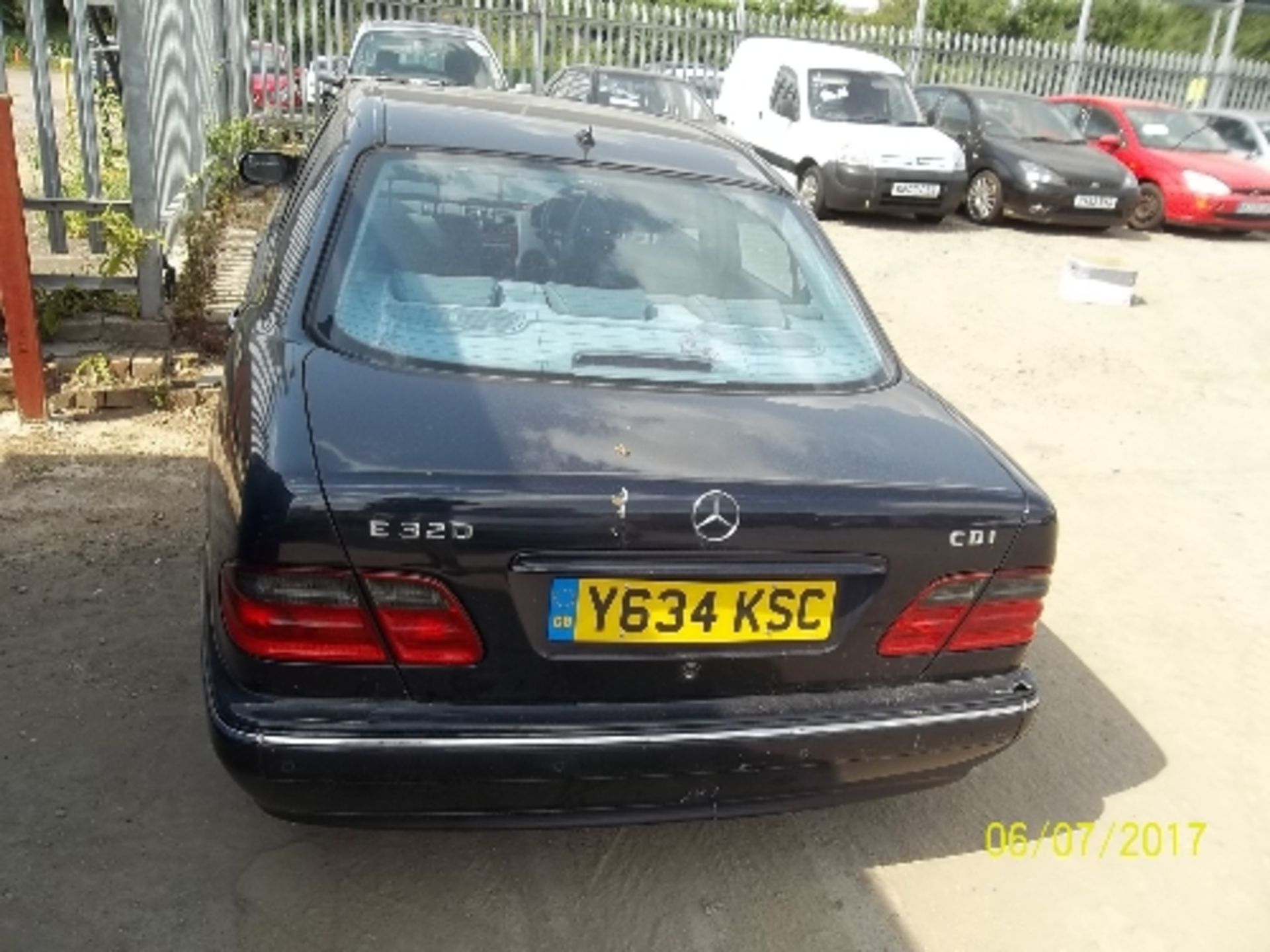 Mercedes - Y634 KSC Date of registration: 24.07.2001 3226cc, diesel, blue Odometer reading at last - Image 3 of 4