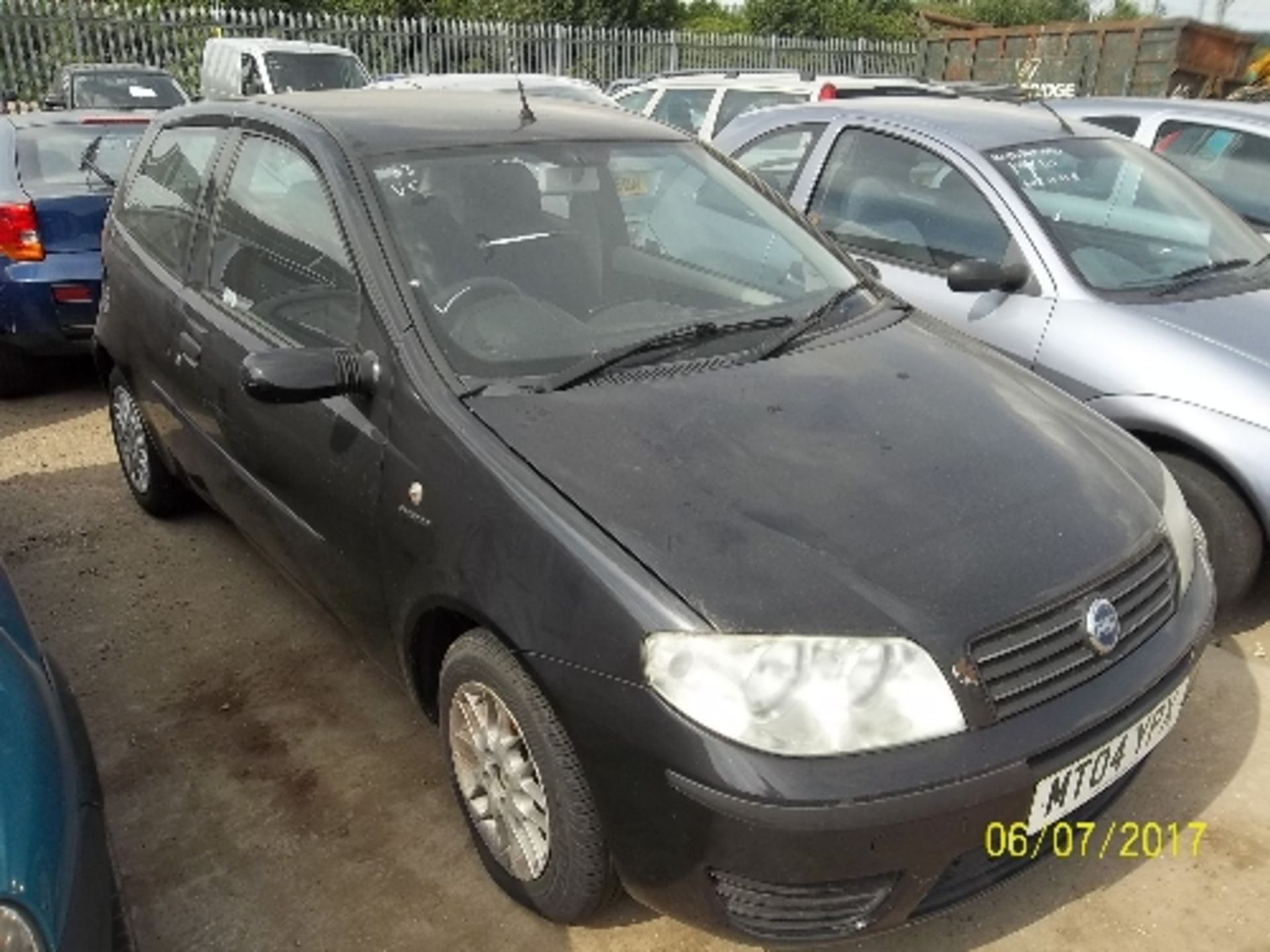 Fiat Punto Dynamic 8V - MT04 YPX Date of registration: 28.05.2004 1242cc, petrol, manual, black - Image 2 of 4