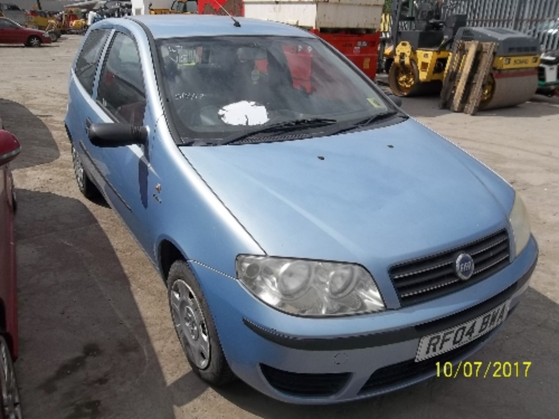 Fiat Punto Active 8V - RF04 BWA Date of registration: 19.05.2004 1242cc, petrol, manual, blue - Image 2 of 4