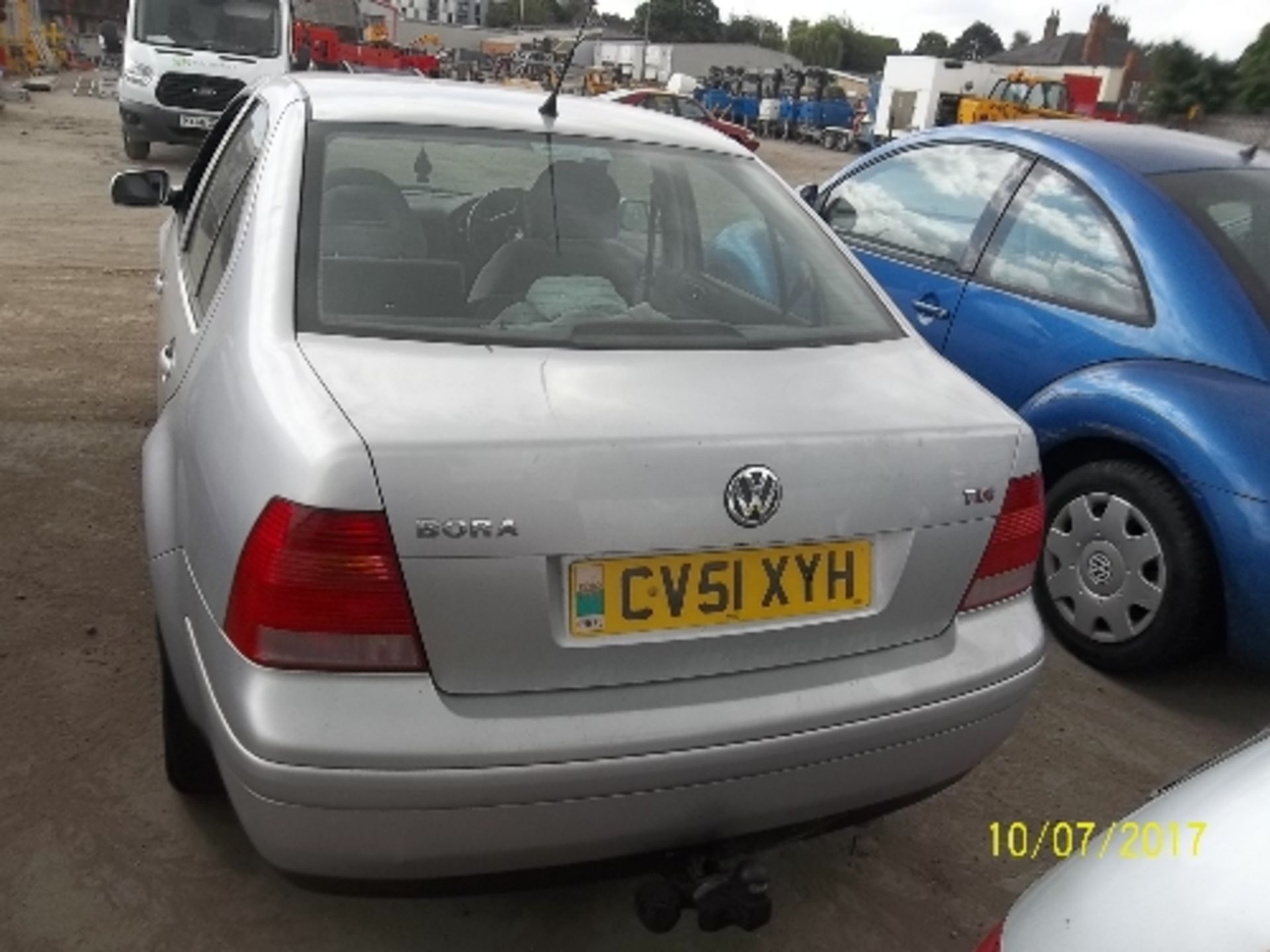 Volkswagen Bora TDI SE - CV51 XYH Date of registration: 25.01.2002 1896cc, diesel, manual, silver - Image 3 of 4