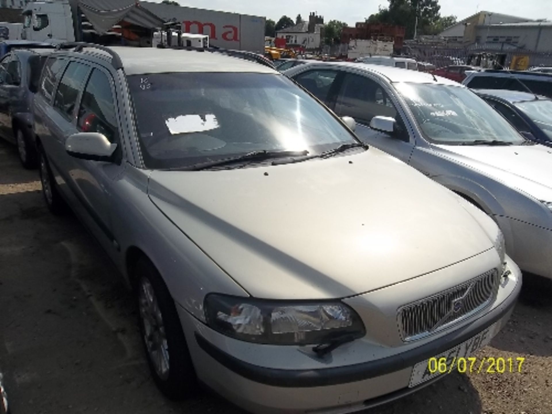 Volvo V70 T5 Estate - AP51 YBF Date of registration: 21.12.2001 2319cc, petrol, 4 speed auto, silver - Image 2 of 4