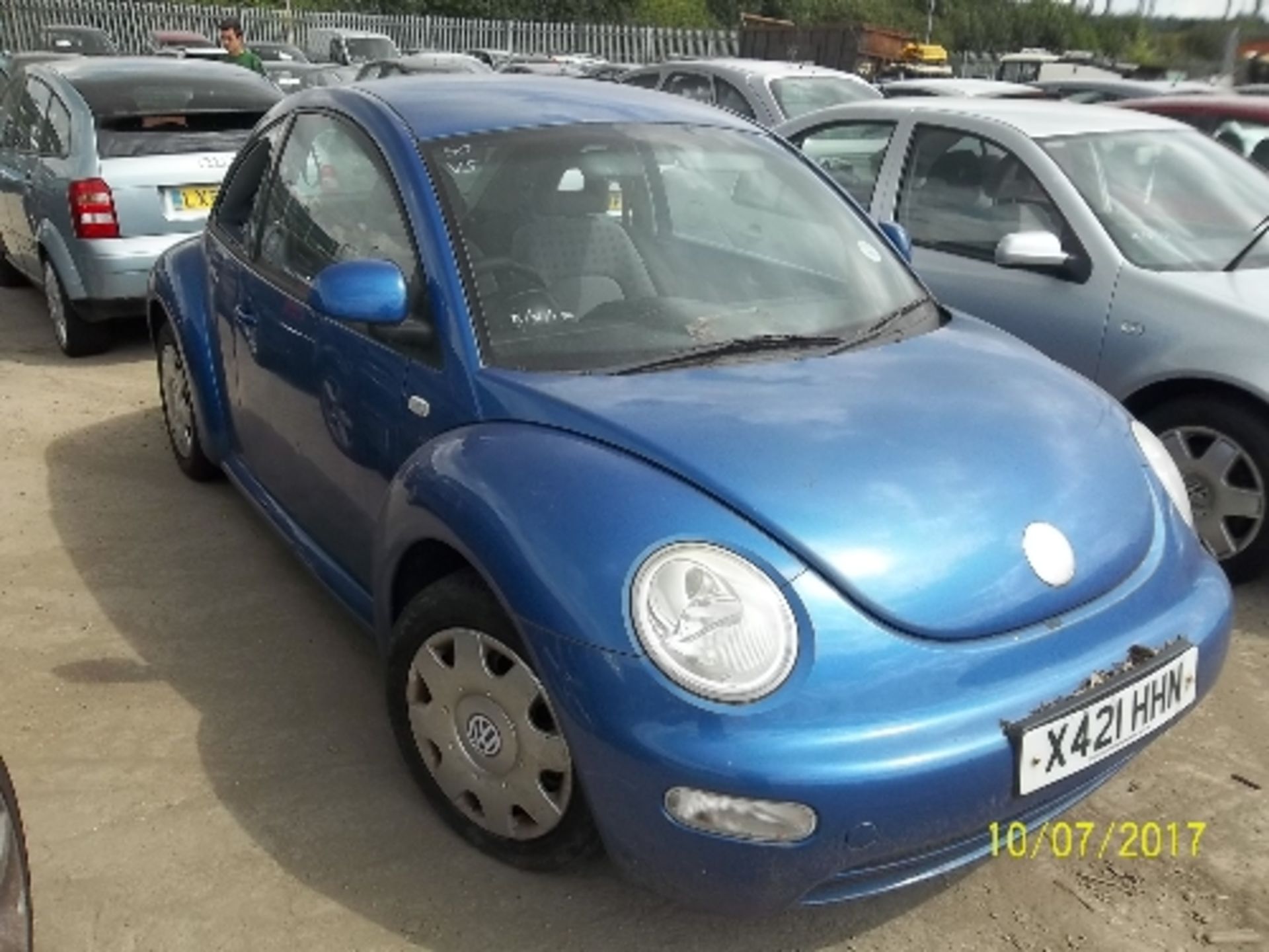 Volkswagen Beetle - X421 HHN Date of registration: 07.11.2000 2000cc, petrol, blue Odometer - Image 2 of 4