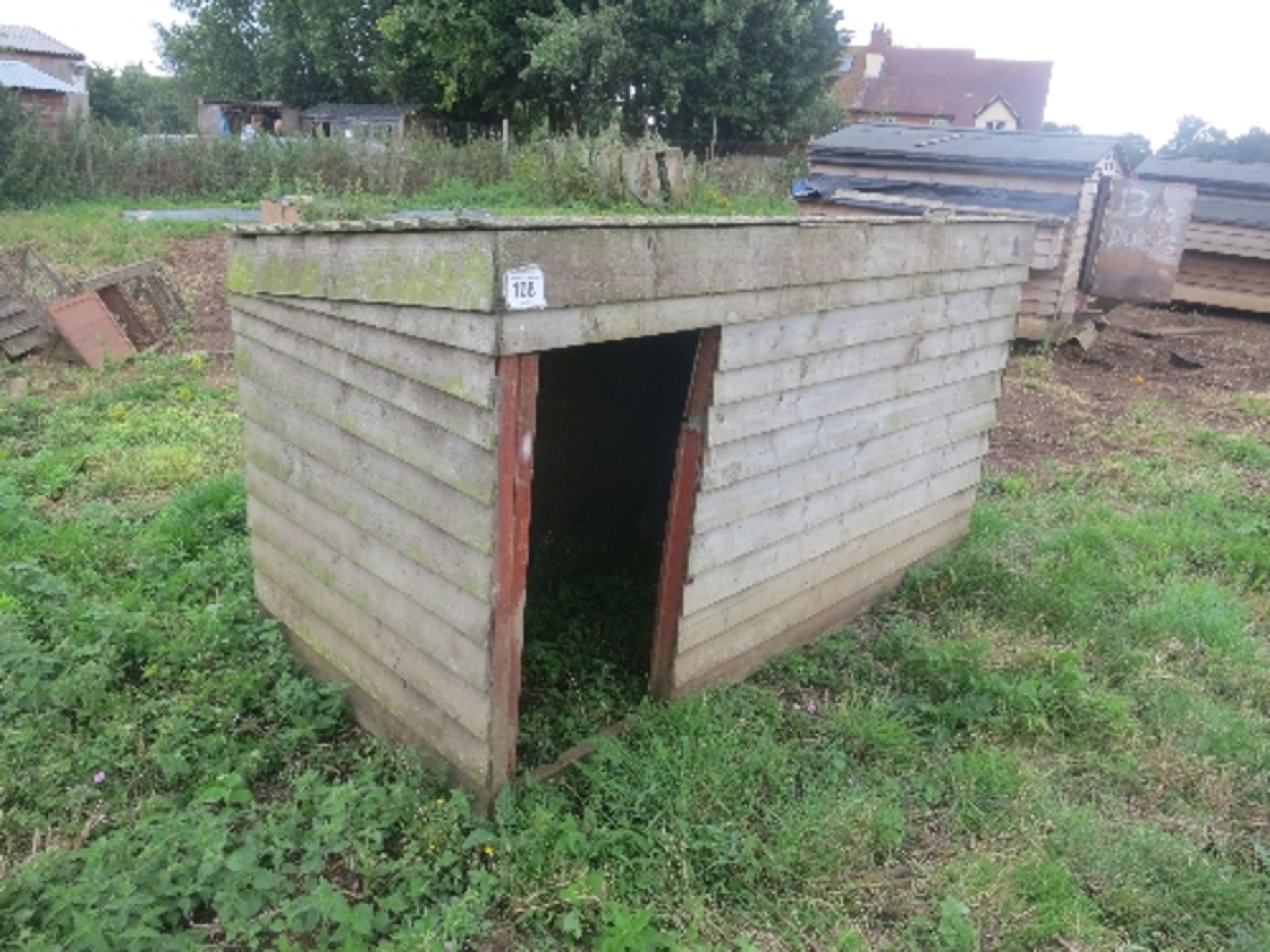 Wooden duck shelter 8f6 6in x 4ft approx