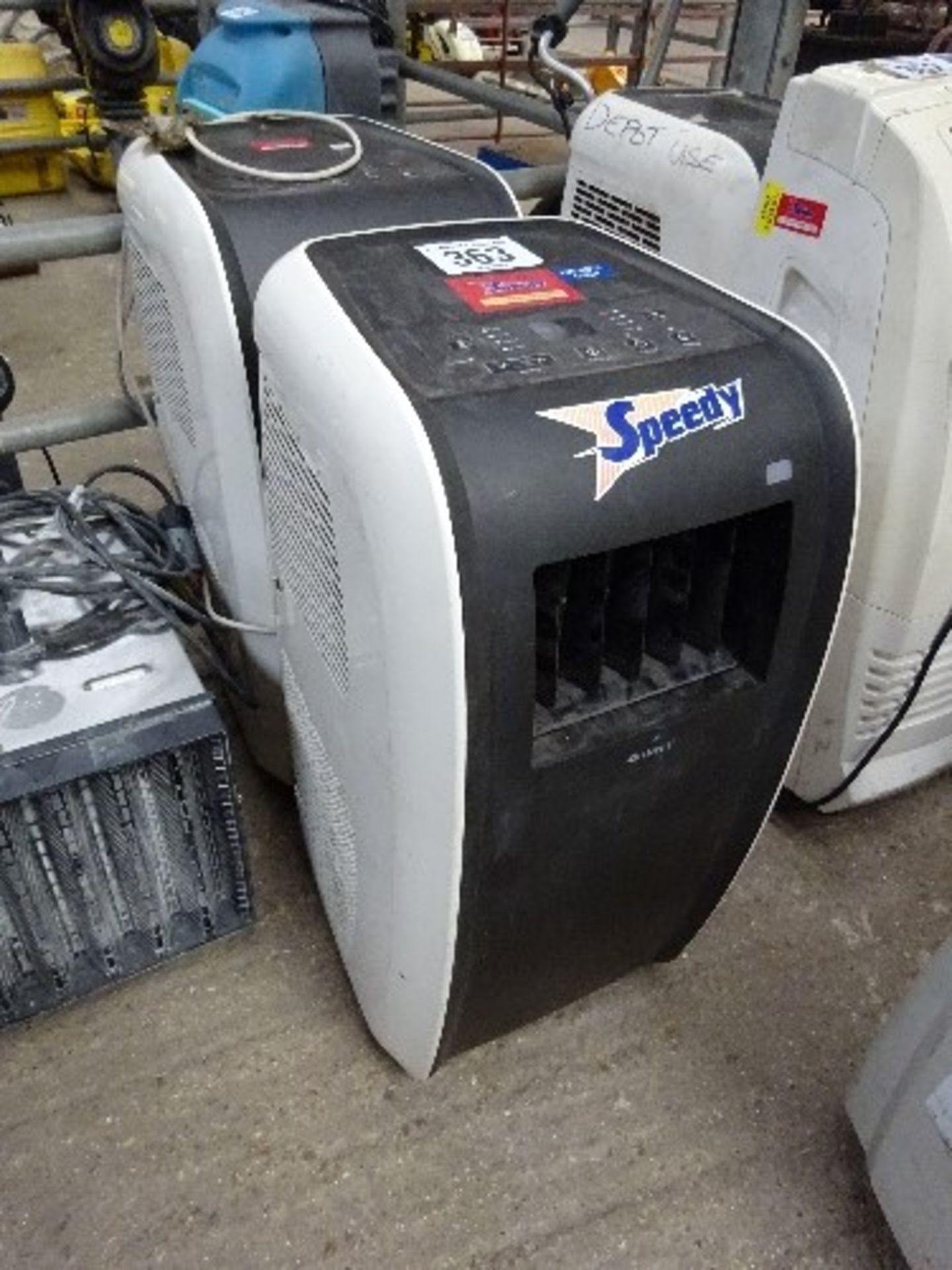 2 Gree air conditioning units 240v