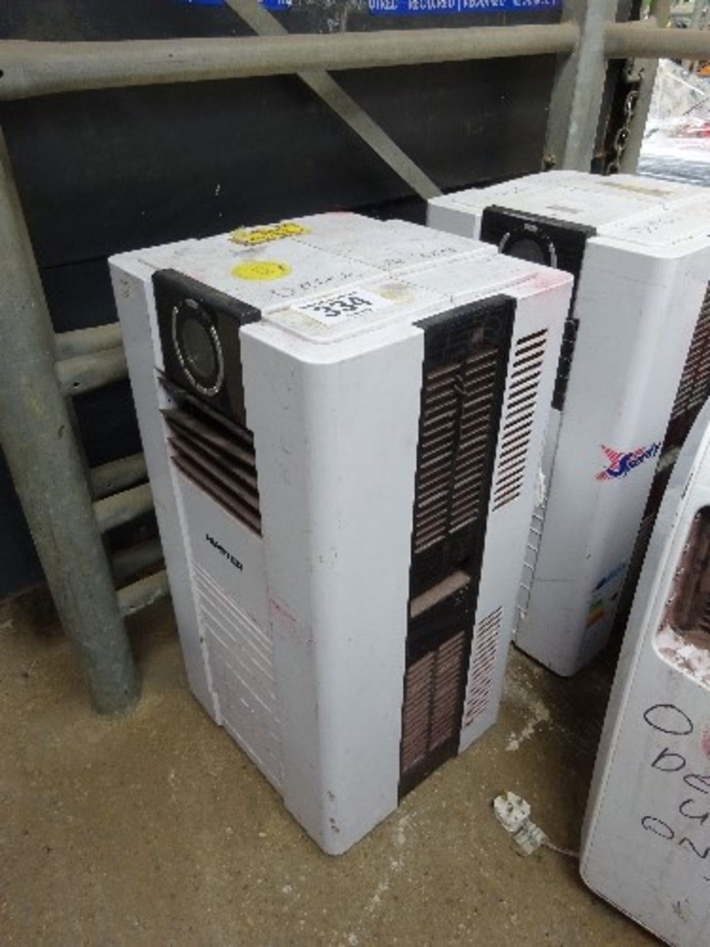2 Master air conditioning units