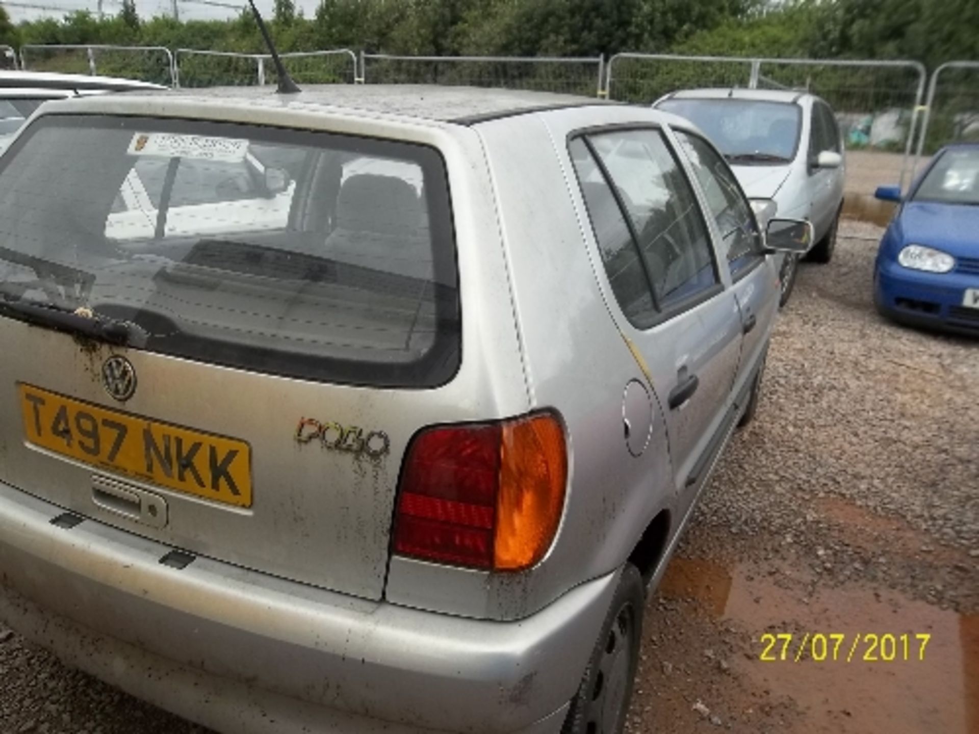 Volkswagen Polo 1.0 L - T497 NKK Date of registration: 24.05.1999 999cc, petrol, manual, silver - Image 3 of 4