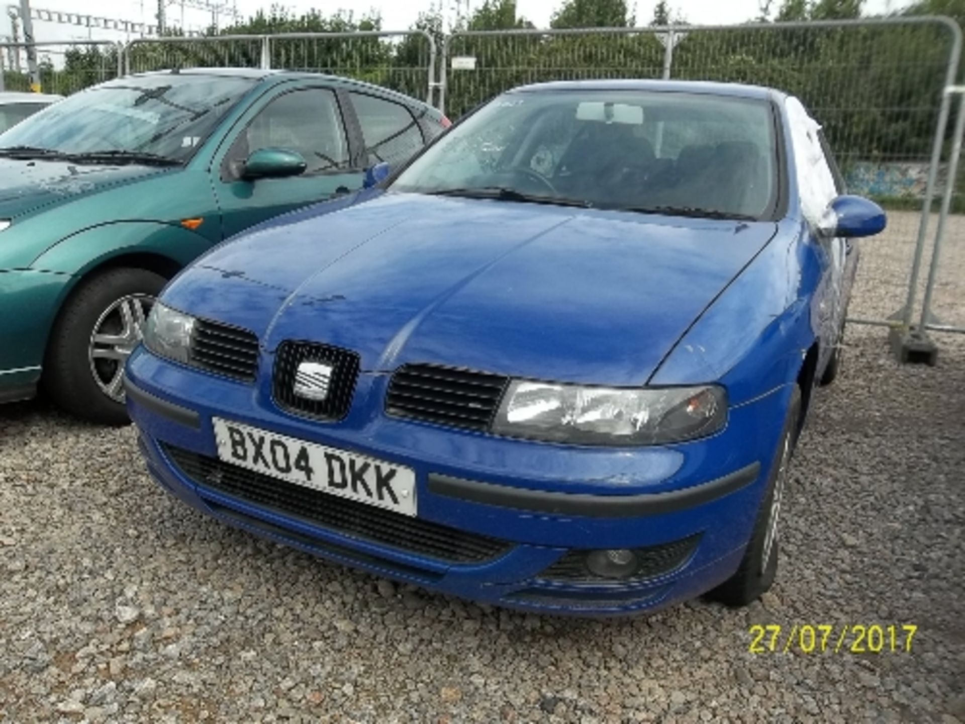 Seat Leon SX - BX04 DKK Year of manufacture: 2004 Date of first registration in the UK: 18.05.2005 - Image 2 of 4