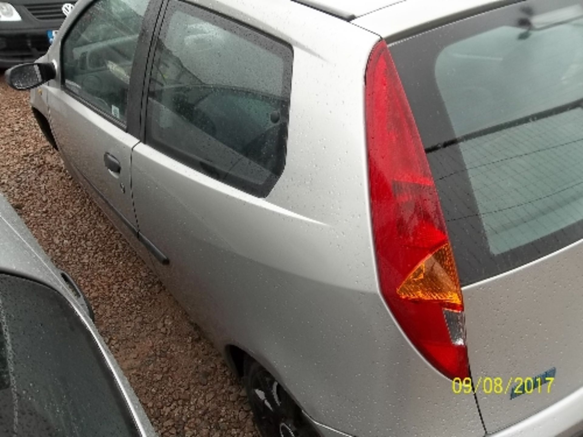 Fiat Punto ELX 8V - YB51 TOA Date of registration: 30.01.2002 1242cc, petrol, manual, grey - Image 4 of 5