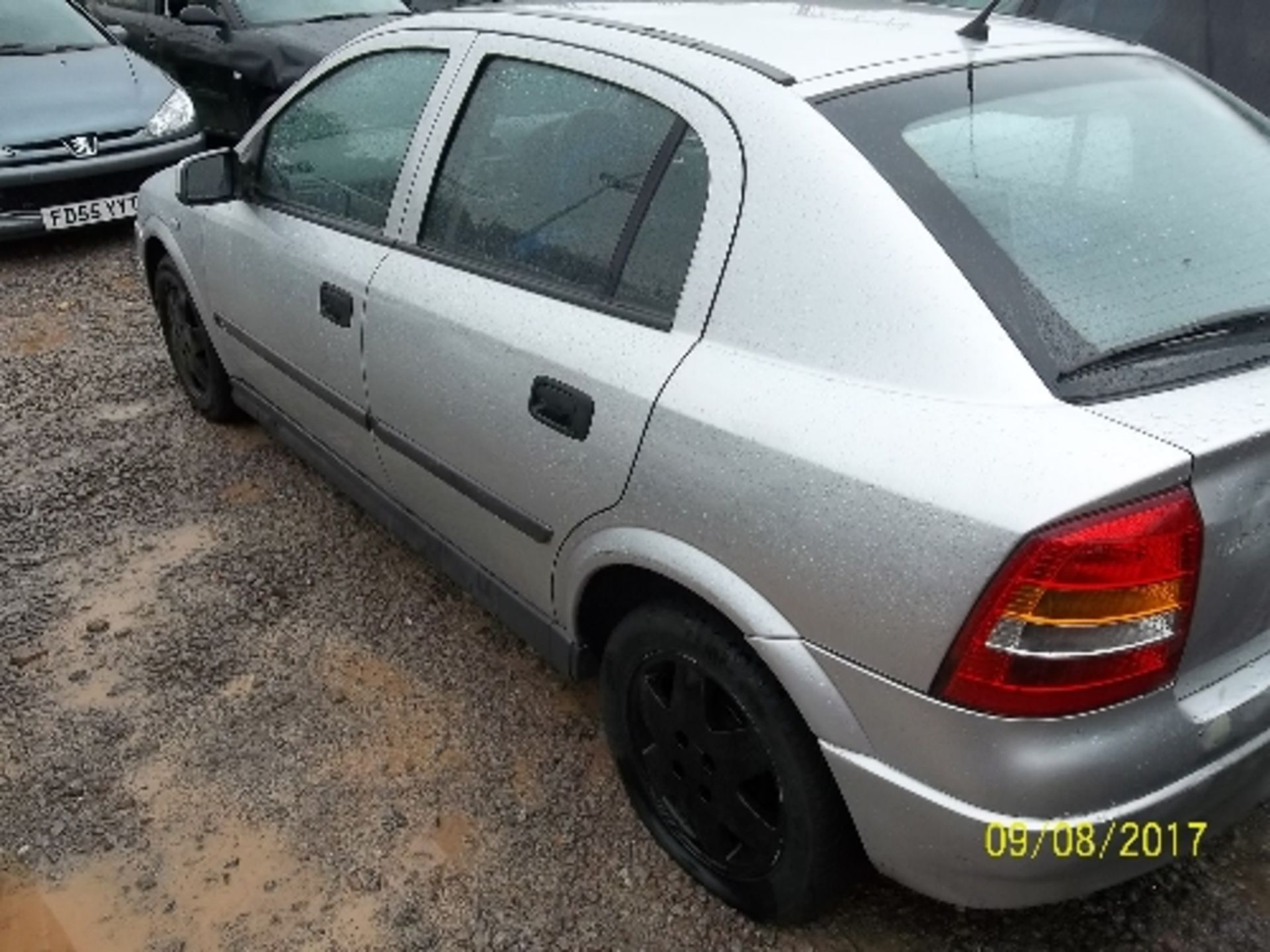 Vauxhall Astra LS 16V - EY53 VZL Date of registration: 28.11.2003 1389cc, petrol, manual, silver - Image 4 of 4