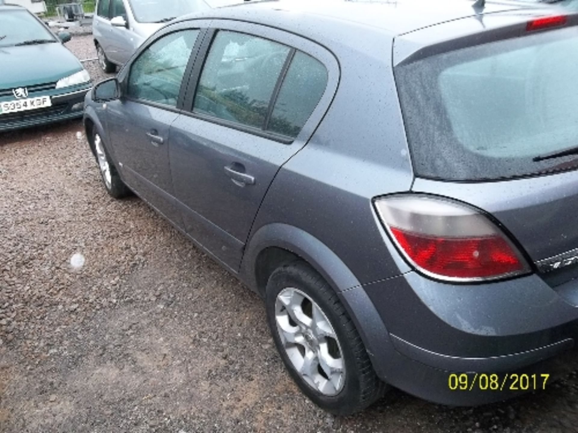 Vauxhall Astra SXI CDTI 100 - WV54 ETX Date of registration: 20.09.2004 1686cc, diesel, manual, grey - Image 4 of 4
