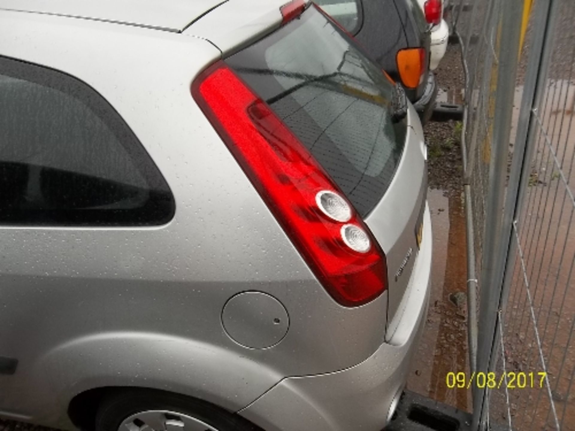 Ford Fiesta Style Climate - LB56 HKK Date of registration: 10.11.2006 1242cc, petrol, manual, silver - Image 3 of 4