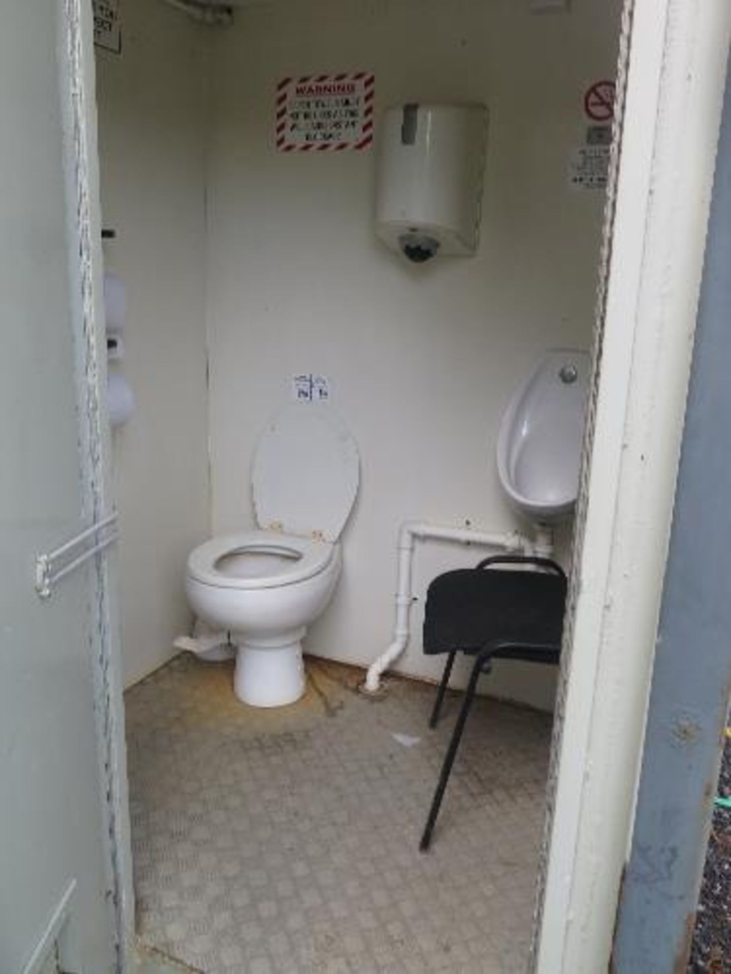 8ft x 5ft toilet block c/w solar panel, batteries, waste & water tank, 5428 - Image 2 of 3