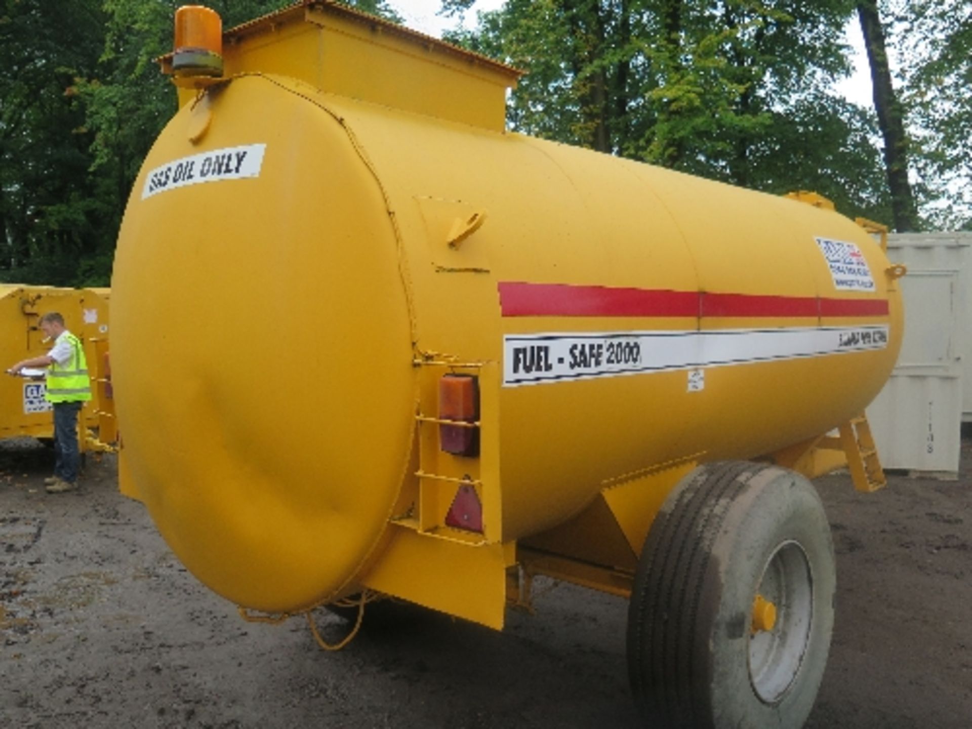 1000 gallon bunded fuel bowser c/w Honda petrol pump, 1255 - Image 5 of 5