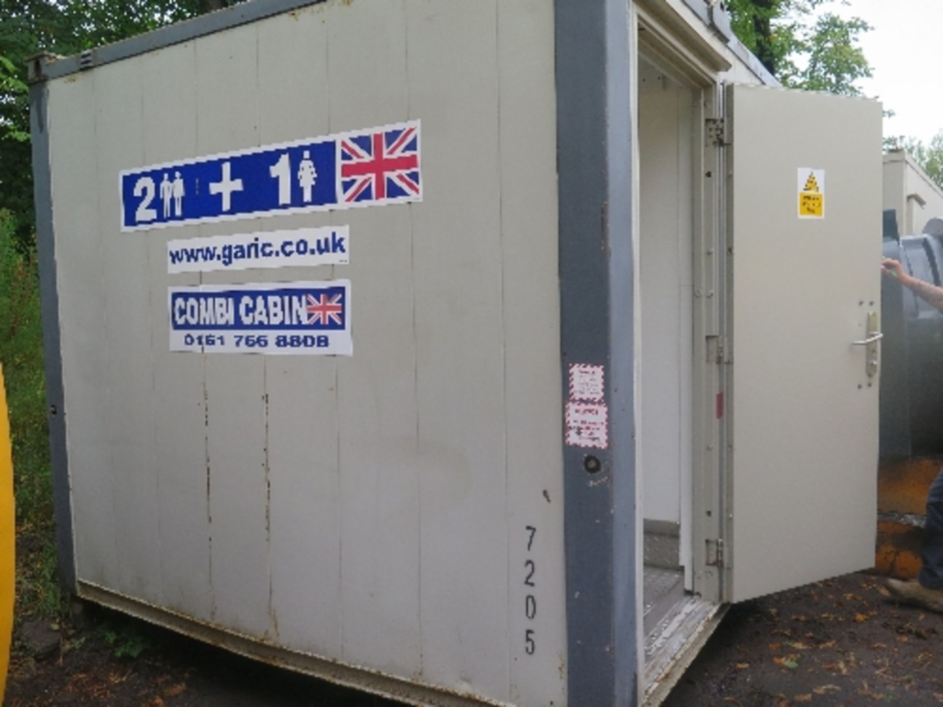 21ft x 9ft 2 + 1 toilet block c/w waste tank/water tank & Sutton 8kva generator, 7205 - Image 2 of 4