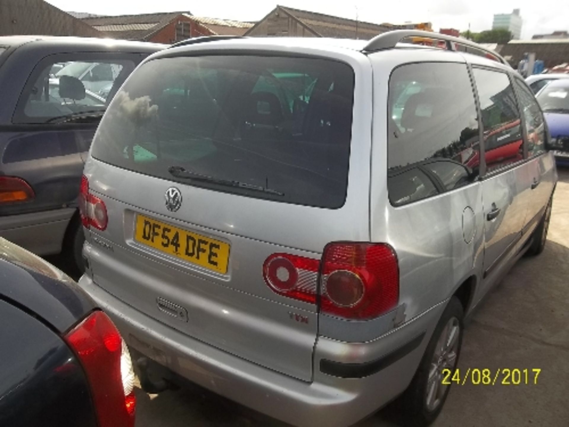 Volkswagen Sharan SE TDI 130 MPV - DF54 DFE Date of registration: 22.12.2004 1896cc, diesel, manual, - Image 3 of 4