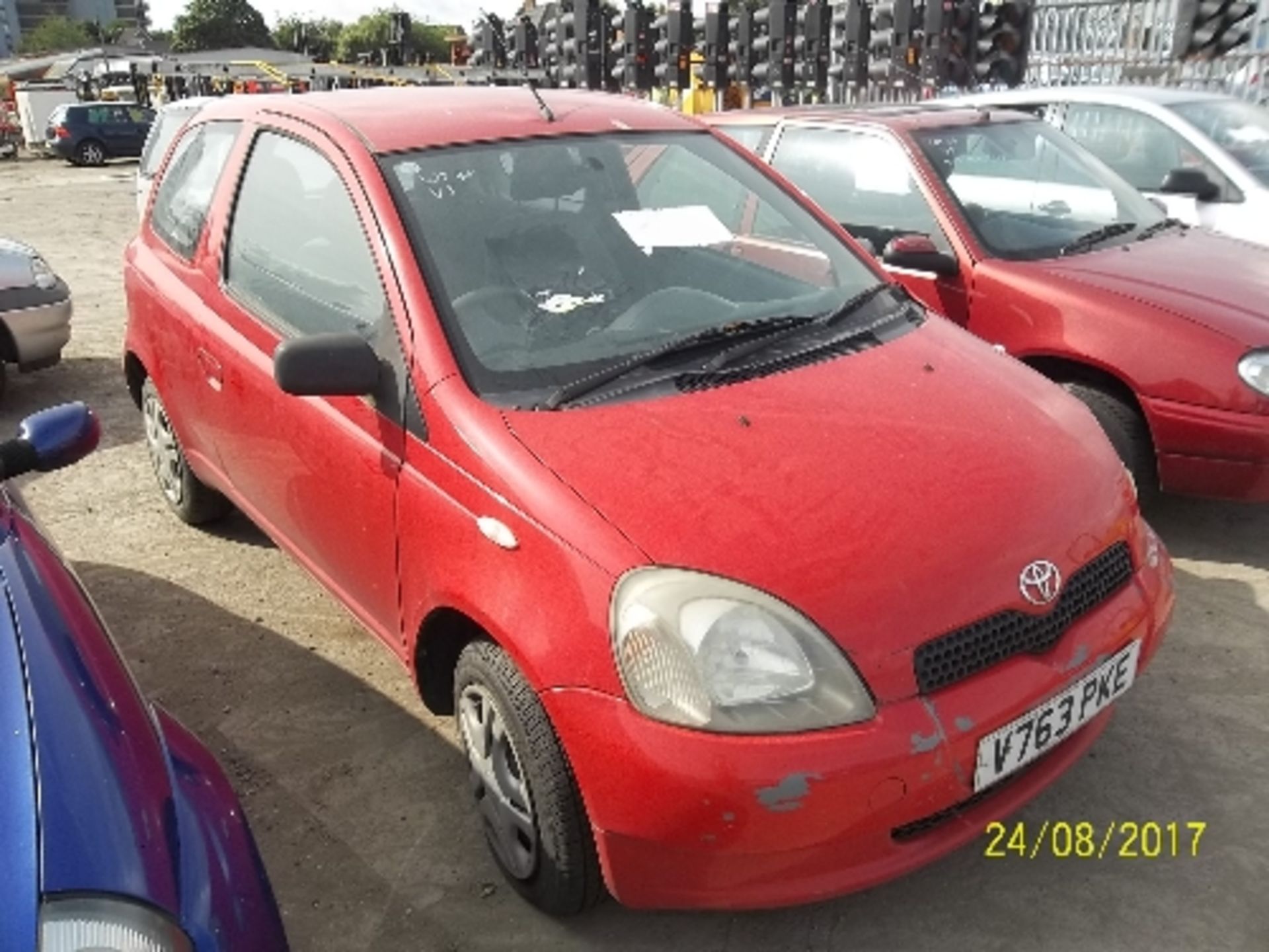 Toyota Yaris GS - V763 PKE Date of registration: 07.09.1999 998cc, petrol, manual, red Odometer - Image 2 of 4