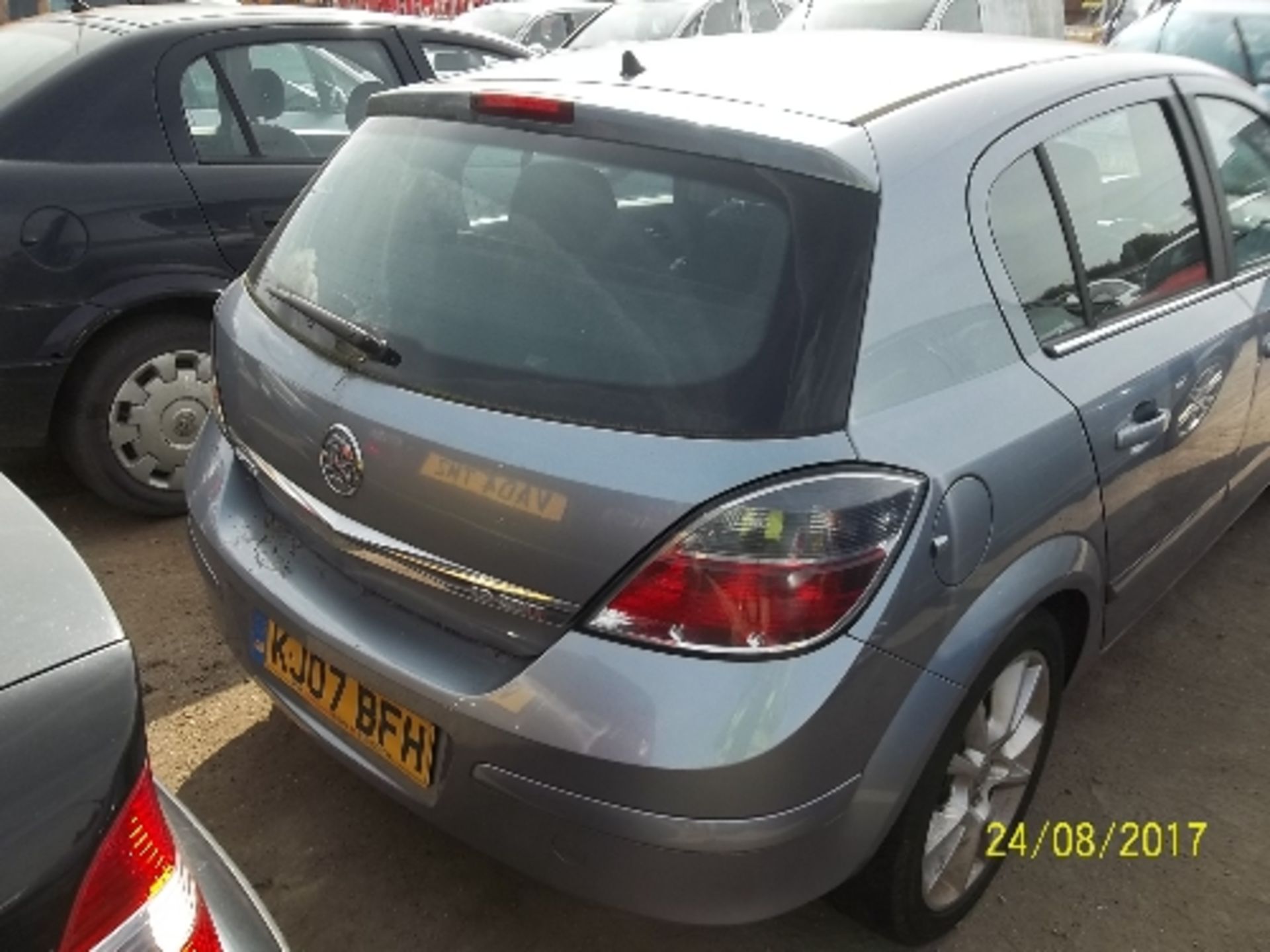 Vauxhall Astra Design CDTI - KJ07 BFH Date of registration: 14.08.2007 1910cc, diesel, manual, - Image 3 of 4