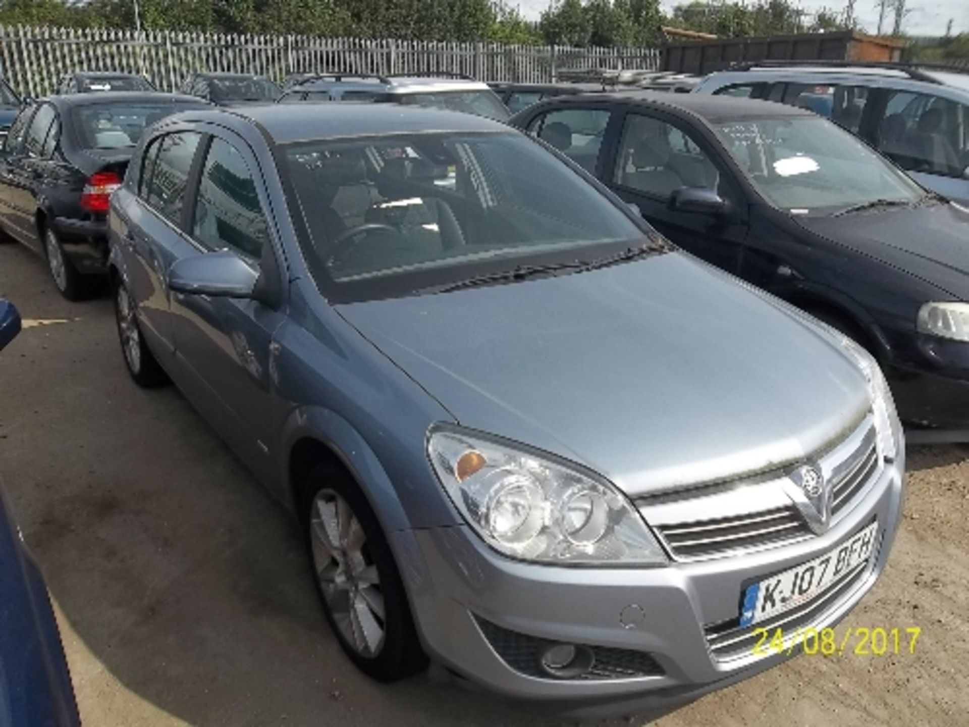 Vauxhall Astra Design CDTI - KJ07 BFH Date of registration: 14.08.2007 1910cc, diesel, manual, - Image 2 of 4