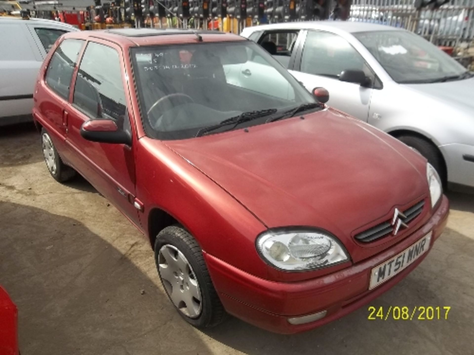 Citroen Saxo 1.1I Desire - MT51 WNR Date of registration: 07.01.2002 1124cc, petrol, manual, red - Image 2 of 4