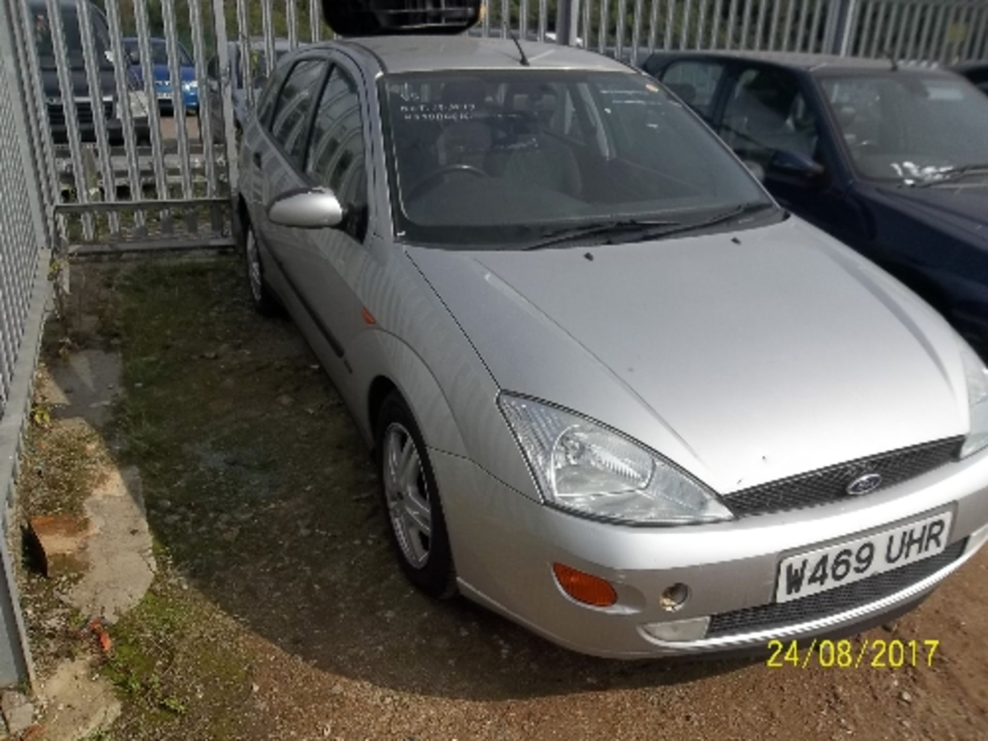 Ford Focus Zetec - W469 UHR Date of registration: 05.06.2000 1796cc, petrol, manual, black - Image 2 of 4