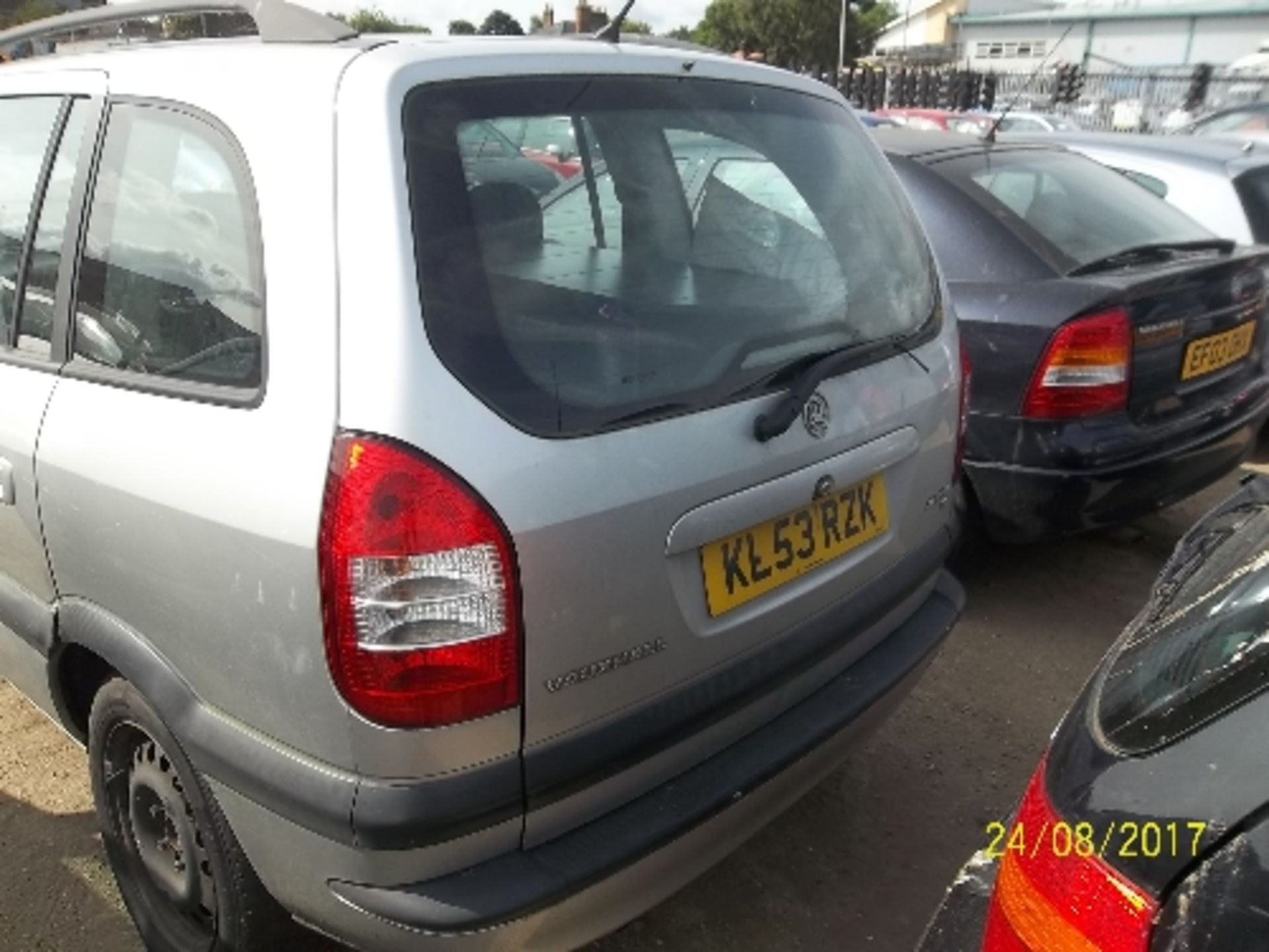 Vauxhall Zafira Design 16V - KL53 RZK Date of registration: 30.09.2003 1796cc, petrol, manual, - Image 3 of 4