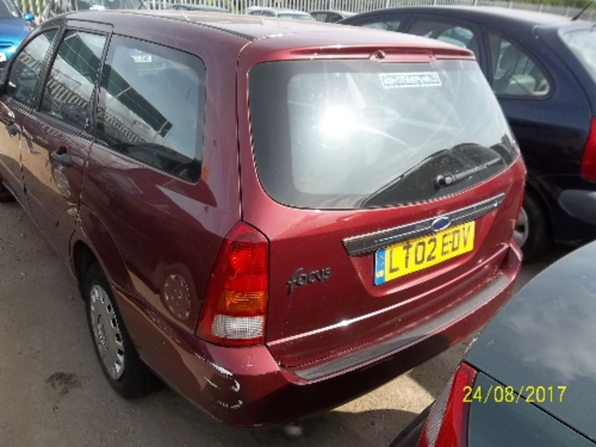 Ford Focus Ghia TD DI Estate - LT02 EDV Date of registration: 26.03.2002 1753cc, diesel, manual, red - Image 3 of 4