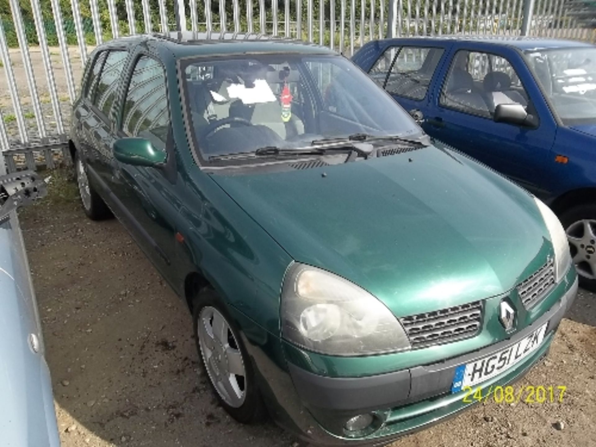 Renault Clio Privilege 16V - HG51 LZK Date of registration: 02.11.2001 1390cc, petrol, 4 speed auto, - Image 2 of 4