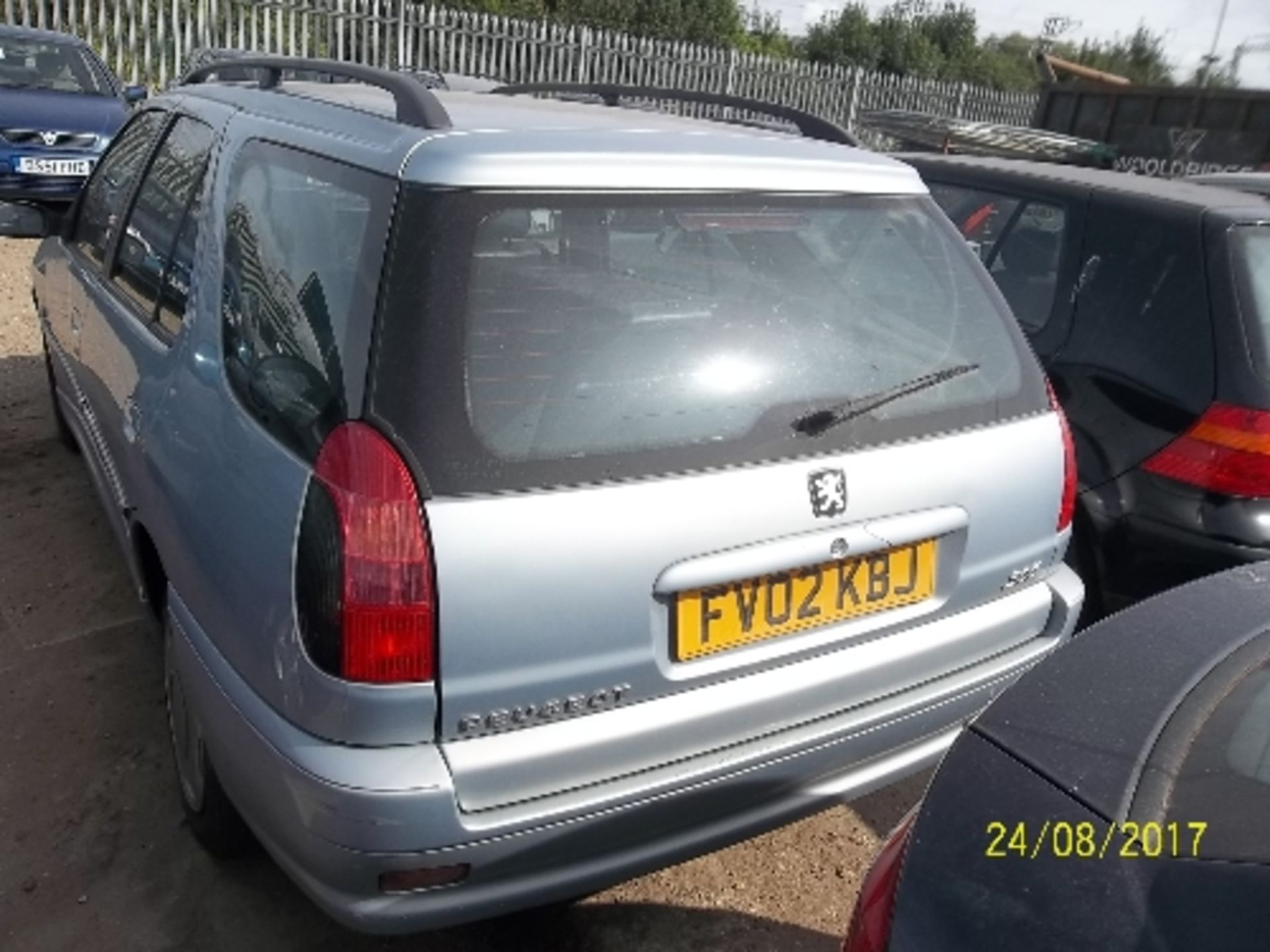 Peugeot 306 Meridian Estate - FV02 KBJ Date of registration: 09.08.2002 1587cc, petrol, 5 speed - Image 3 of 4