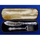 Victorian, ornately decorated, silver fish servers in a case, total weight 9ozt