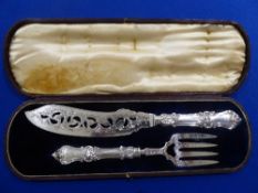 Victorian, ornately decorated, silver fish servers in a case, total weight 9ozt