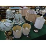 3 brass effect table lamps, small onyx lamp, 2 table lamps & Doulton (Lambeth) silver urn