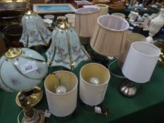 3 brass effect table lamps, small onyx lamp, 2 table lamps & Doulton (Lambeth) silver urn