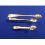 George III silver sugar tongs, 0.765ozt & Edwardian silver sugar tongs, 0.455ozt