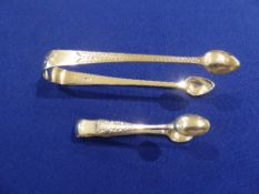 George III silver sugar tongs, 0.765ozt & Edwardian silver sugar tongs, 0.455ozt