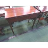 Early 19th century mahogany gate leg tea table, 32' x 34' open