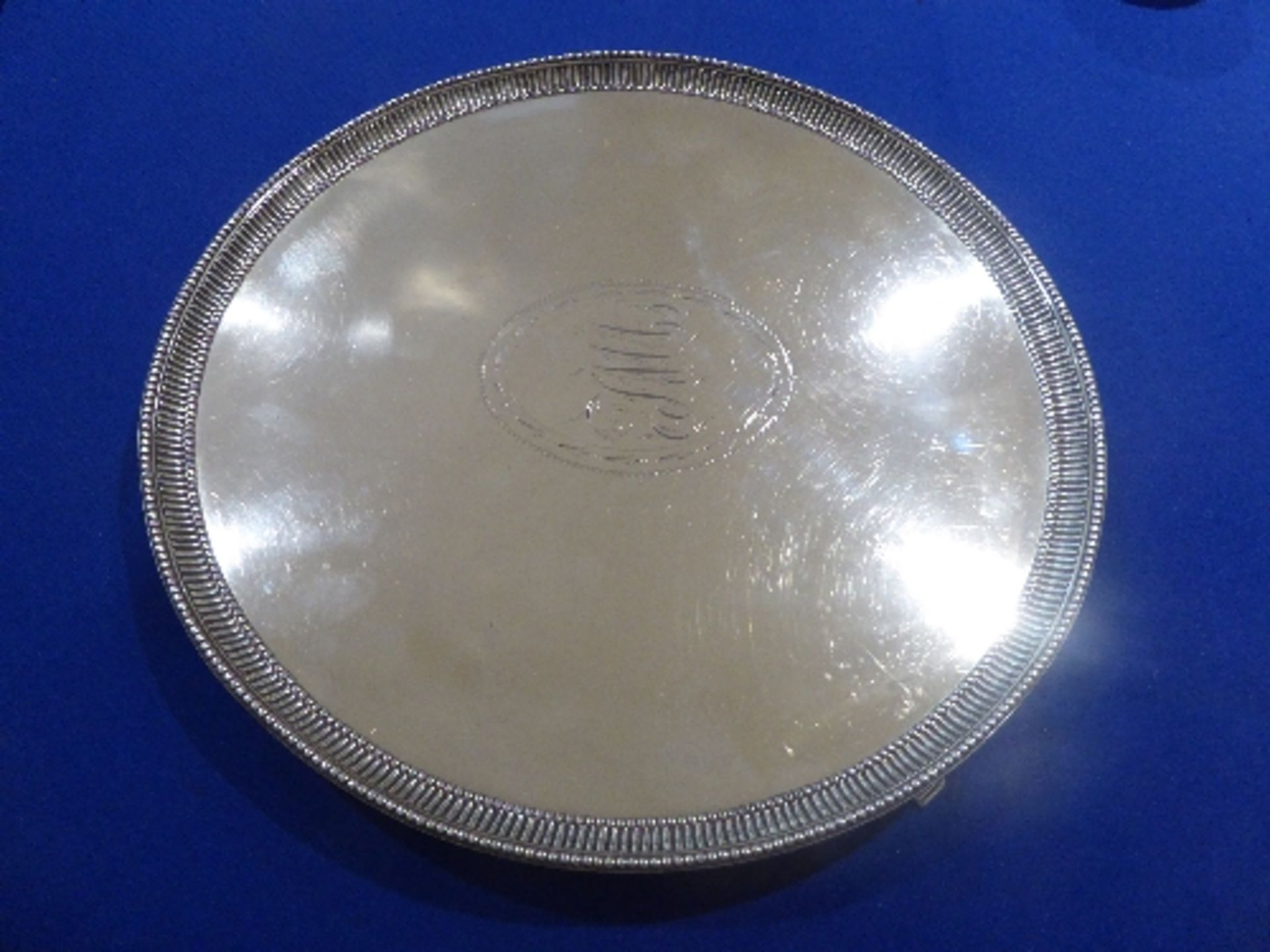 Georgian silver circular tray, 31cms diameter, on 3 feet, with beaded edge and initials engraved - Image 3 of 3