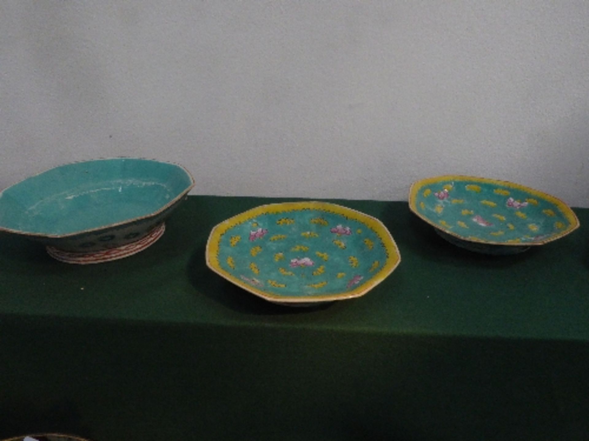 4 Chinese green & yellow dishes & 1 other - Image 2 of 2