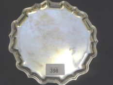 Hallmarked silver tray with shaped edge on 3 feet, London, 1908, 26.5ozt, 12' diameter