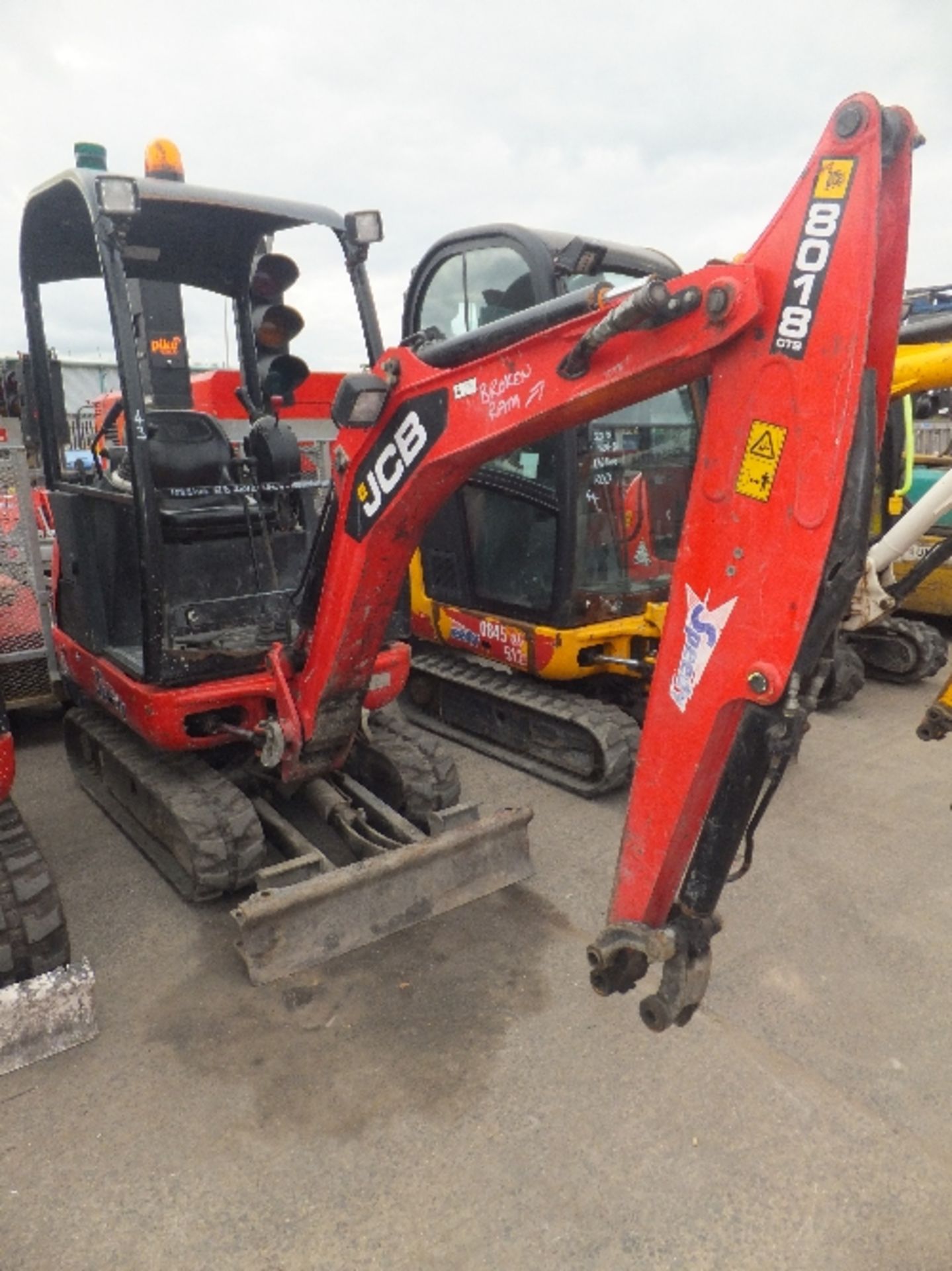 JCB 801.8 mini digger 2012 1038hours RD expanding tracks WLCB092073794 broken ram on boom