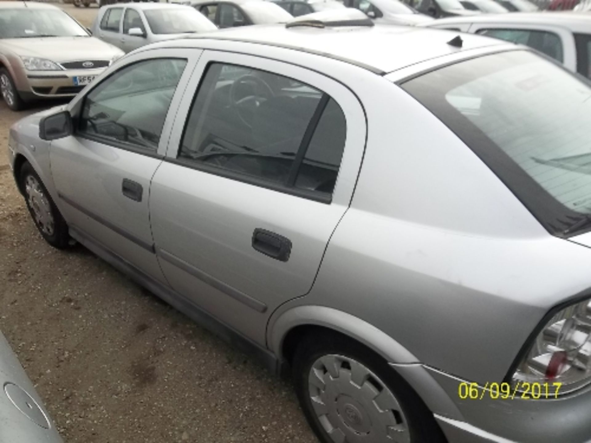 Vauxhall Astra Club 8V - GN52 FYB Date of registration: 26.09.2002 1598cc, petrol, manual, silver - Image 4 of 4