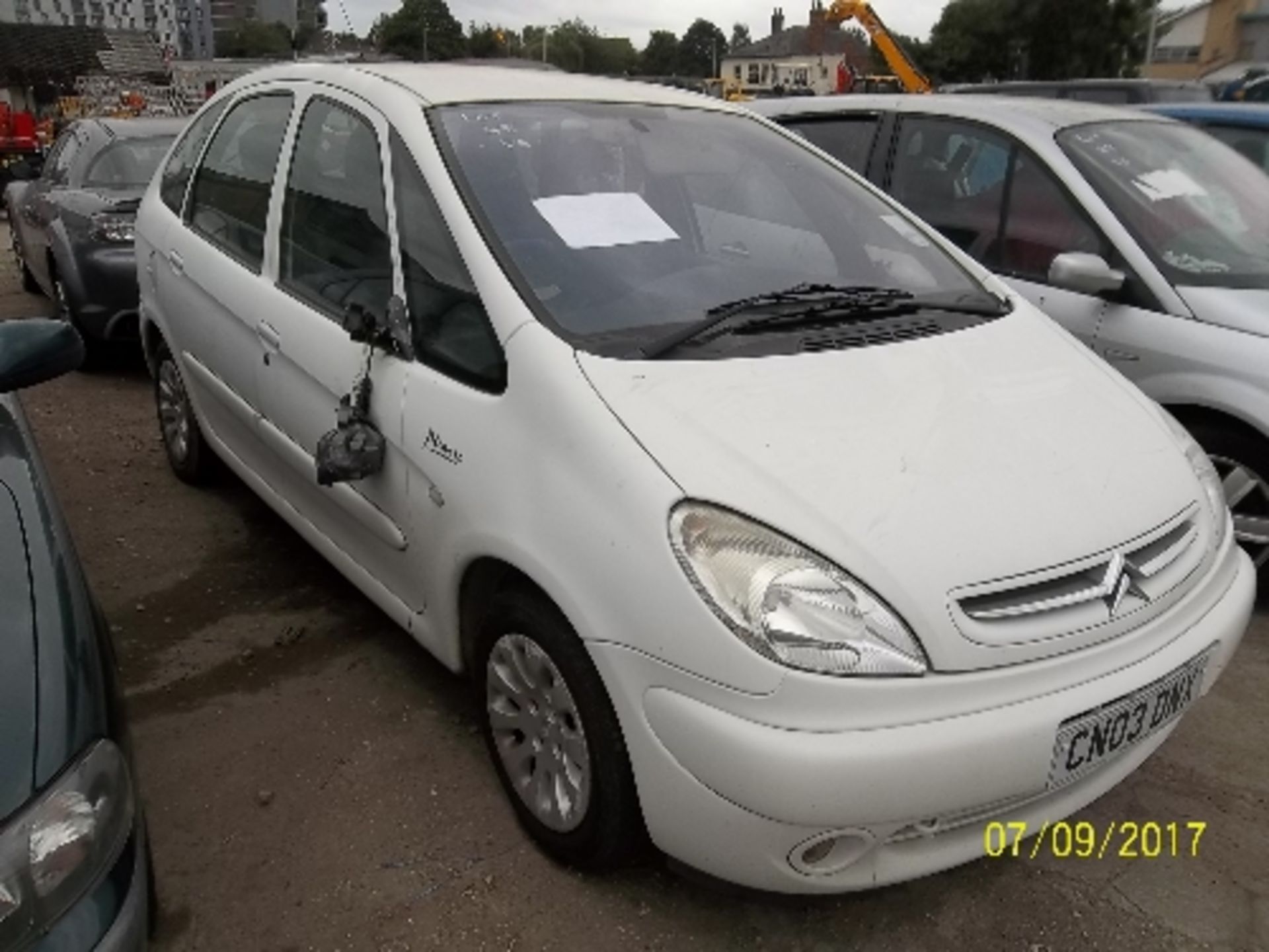 Citroen Saloon - CN03 DNX Date of registration: 01.03.2003 1587cc, petrol, white Odometer reading at - Image 2 of 4