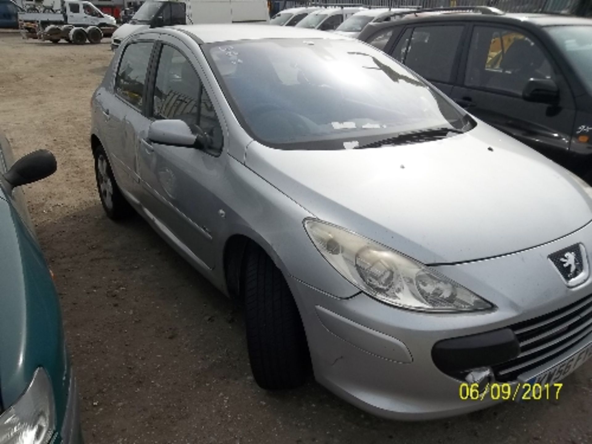 Peugeot 307 Sport HDI - KW56 FYL Date of registration: 30.01.2007 1560cc, diesel, manual, silver - Image 2 of 4