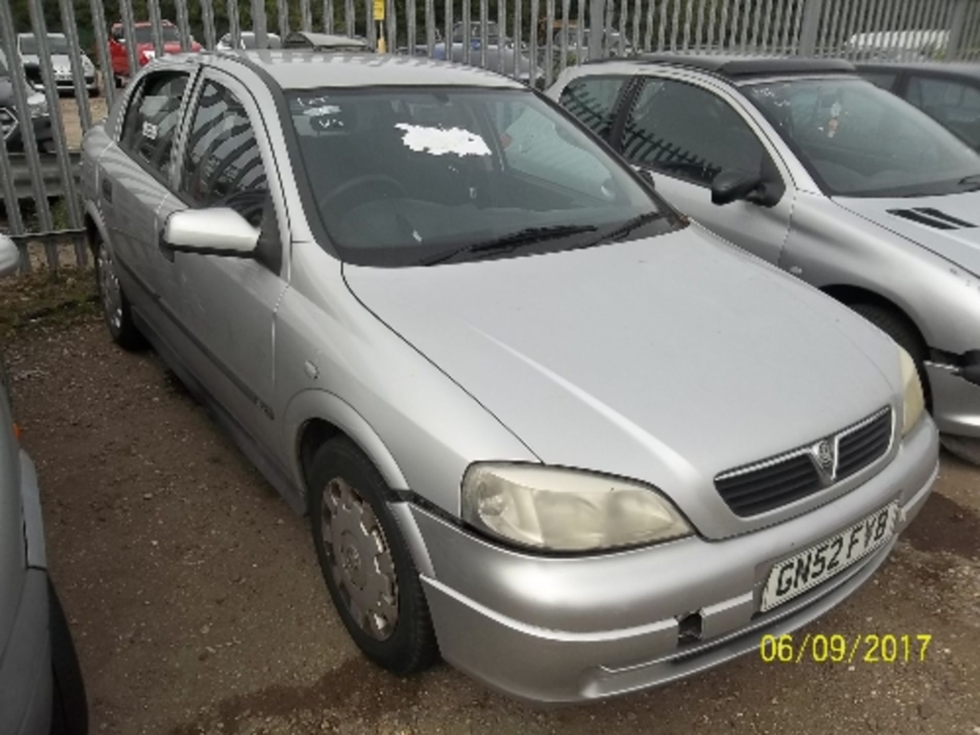 Vauxhall Astra Club 8V - GN52 FYB Date of registration: 26.09.2002 1598cc, petrol, manual, silver - Image 2 of 4