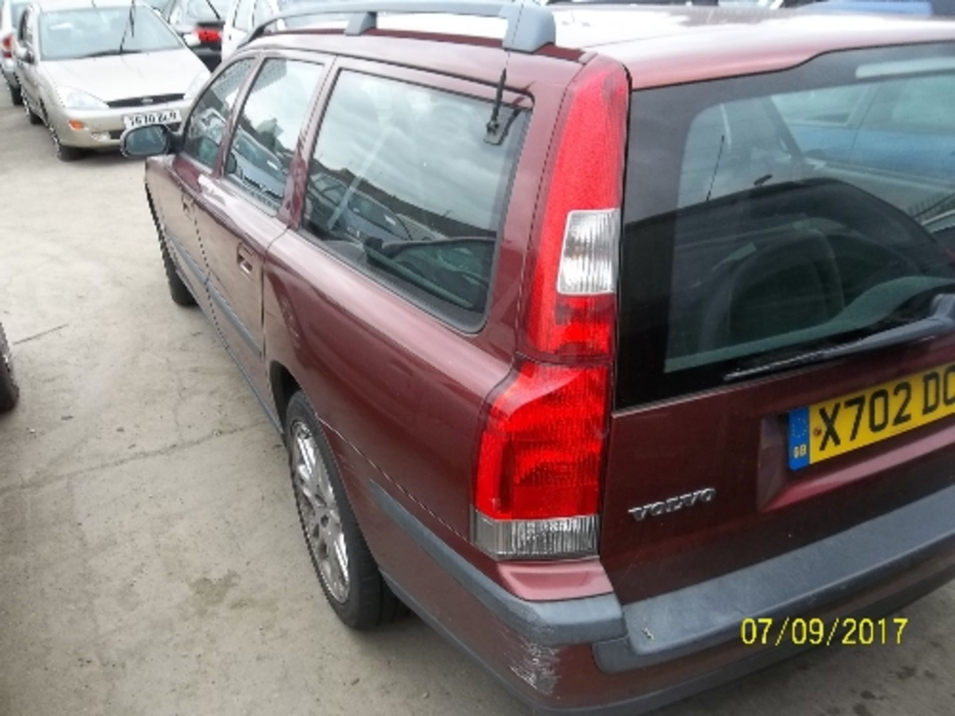 Volvo V70 T Estate - X702 DCF Date of registration: 15.09.2000 2435cc, petrol, manual, red - Image 4 of 4