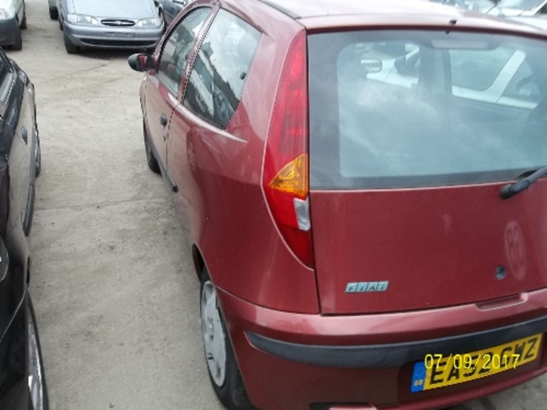 Fiat Punto Active Sport - EA52 GWZ Date of registration: 31.10.2002 1242cc, petrol, manual, red - Image 4 of 4